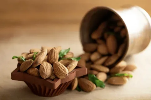 تصویر 4 از قیمت بادام مامایی پوست کاغذی + فروش ویژه